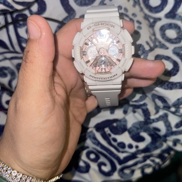 Ladies Rose Gold G-Shock - Picture 3 of 5
